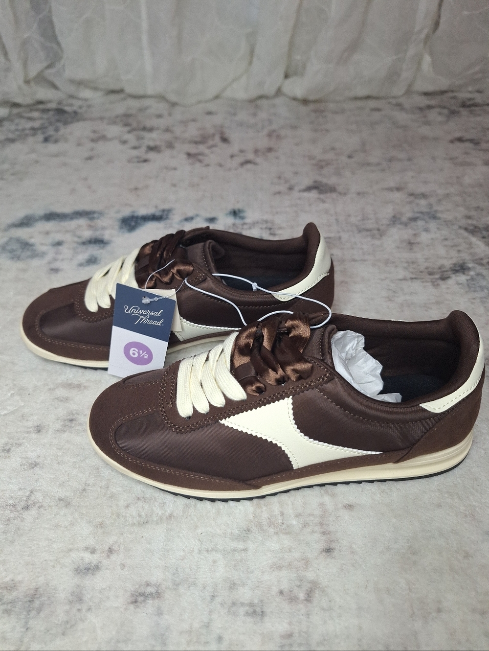Universal Thread Women's 6.5 Brown & Cream Retro Sneakers Ribbon Laces